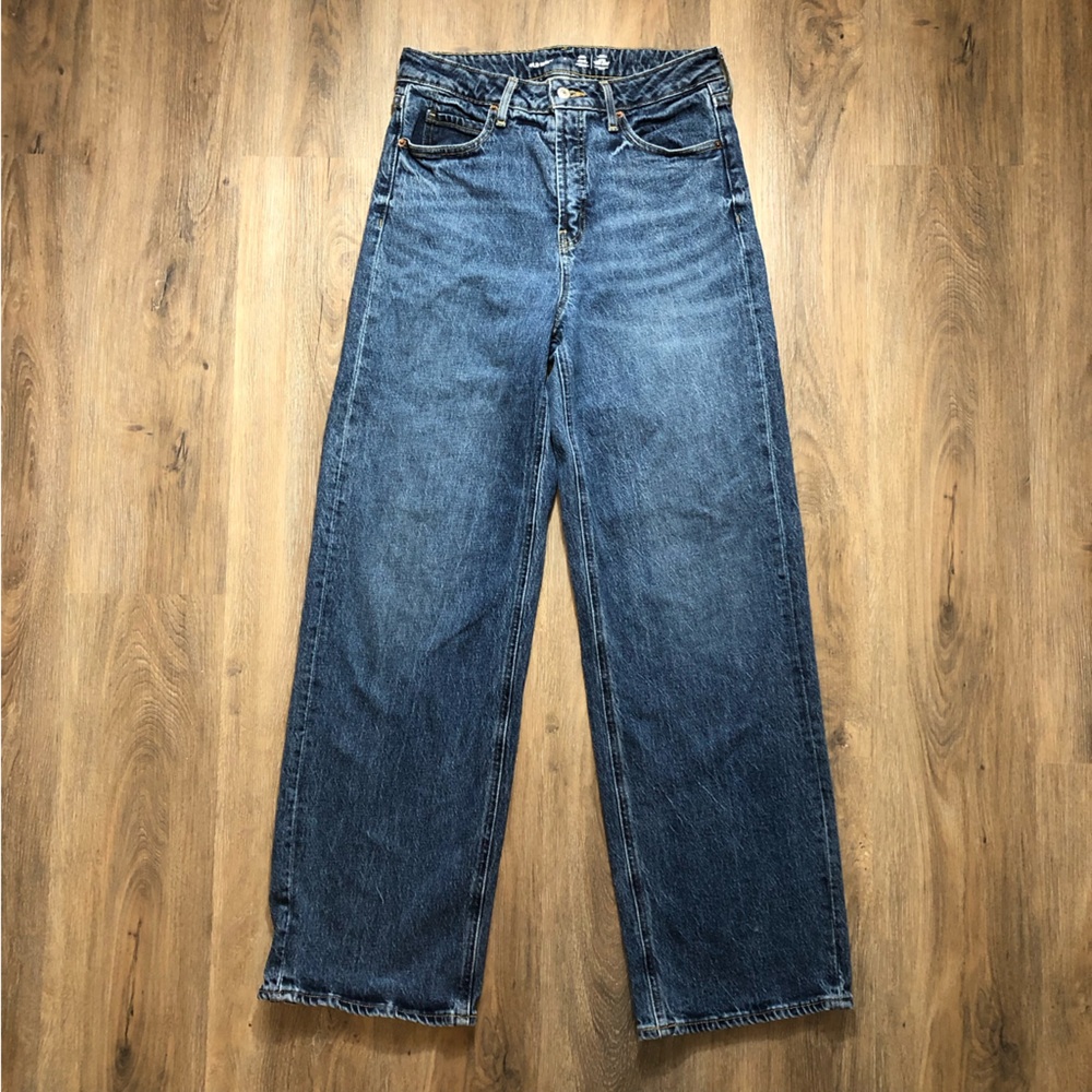 Old Navy Extra High-Rise Sky-Hi Wide Leg Jeans - Picture 5 of 17